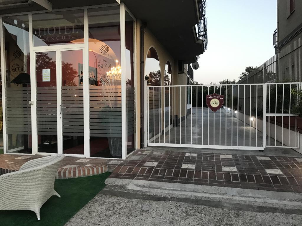 Hotel Ascot Кайанелло Экстерьер фото